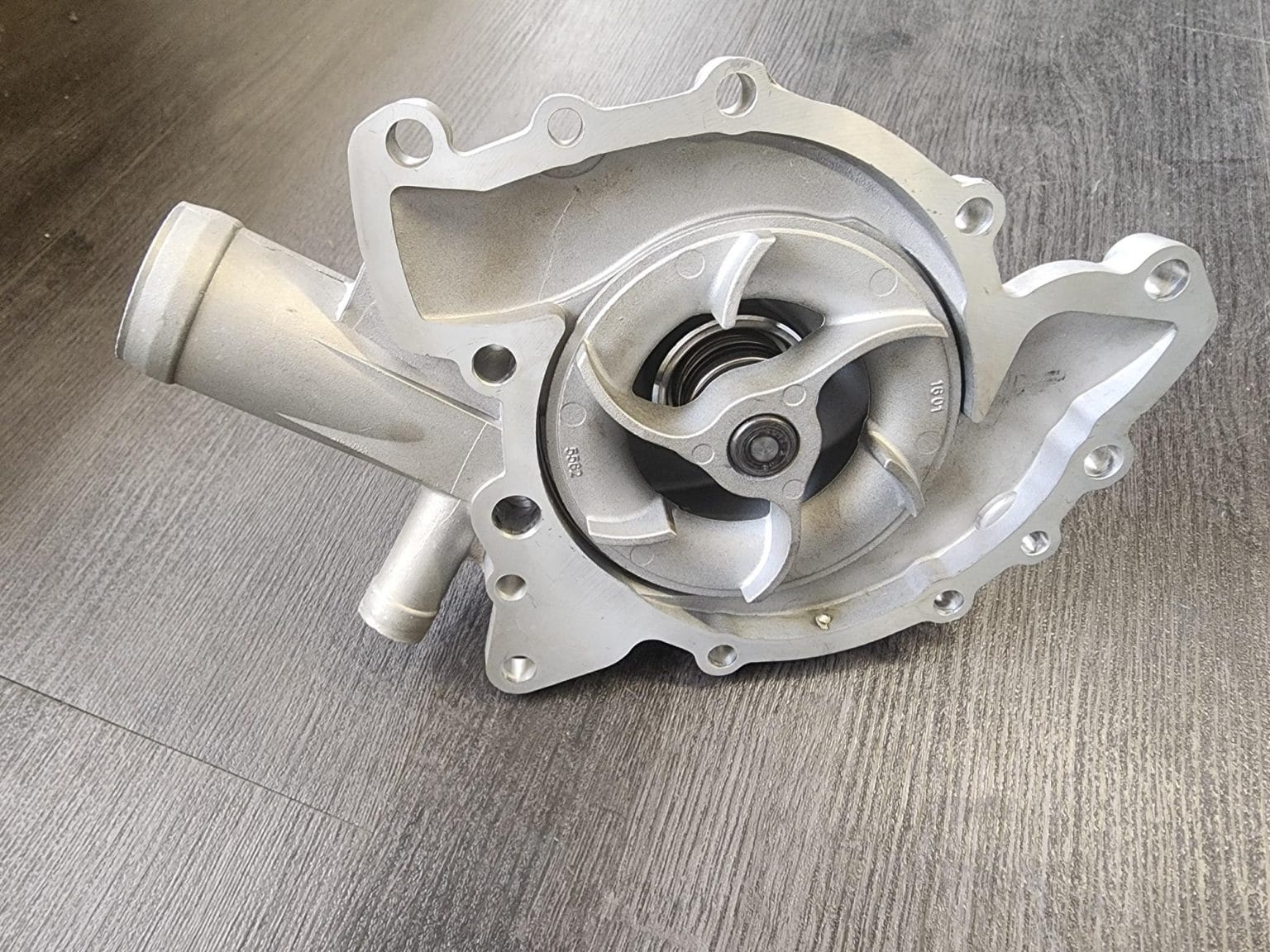 thumbnail image 2 of Engine Water Pump For Land Rover LR4 Sport Range Rover Jaguar 3.0L/5.0L SC - Replaces LR097165 2 of 4